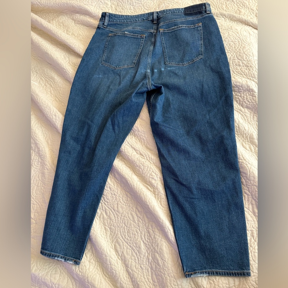 A&F Curve Love High Rise Mom Jeans - Picture 3 of 3